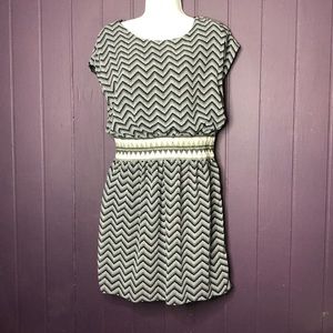 Ladies Size Small Dress Excellent Condition Cute Simple Chevron print